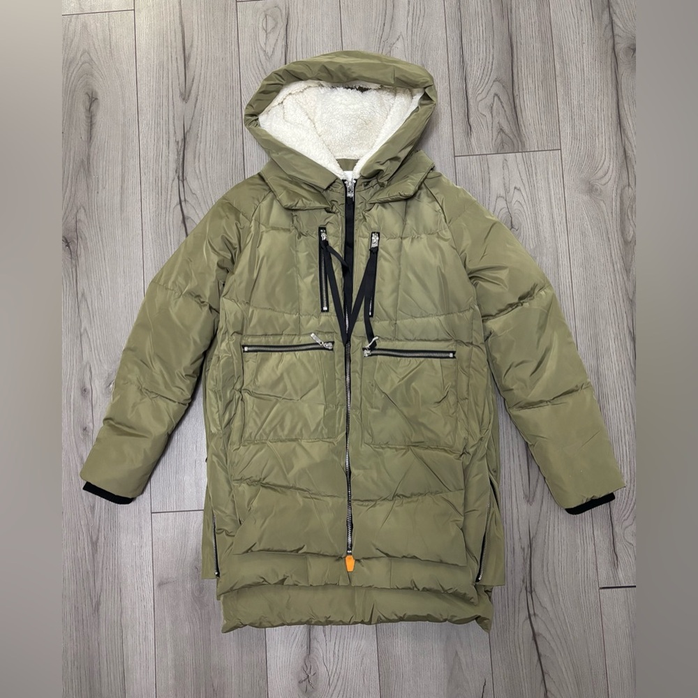 Orolay women’s hooded puffer. Size XS. Color khaki.